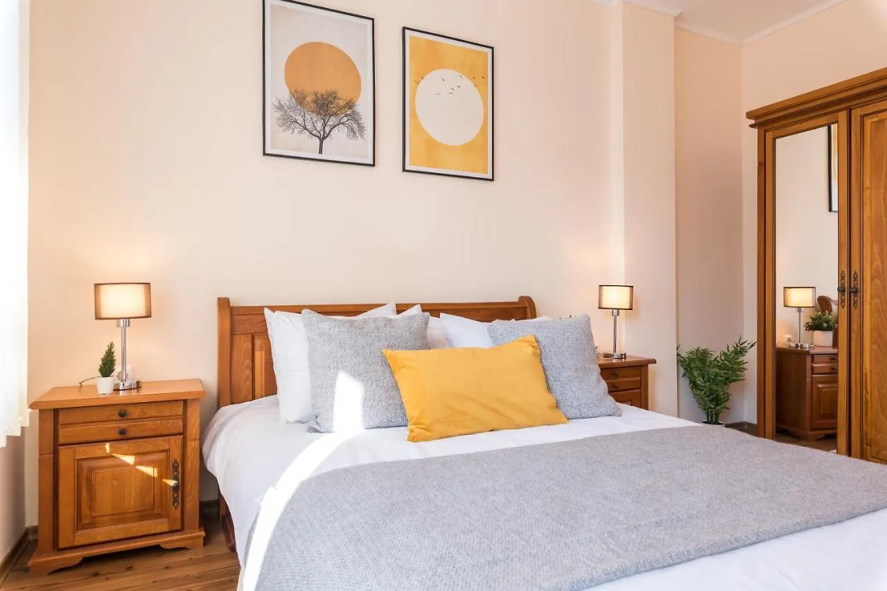 Charming Ski Apartments Near Gondola & Bar Street, Cedar Lodge 1 Complex Bansko