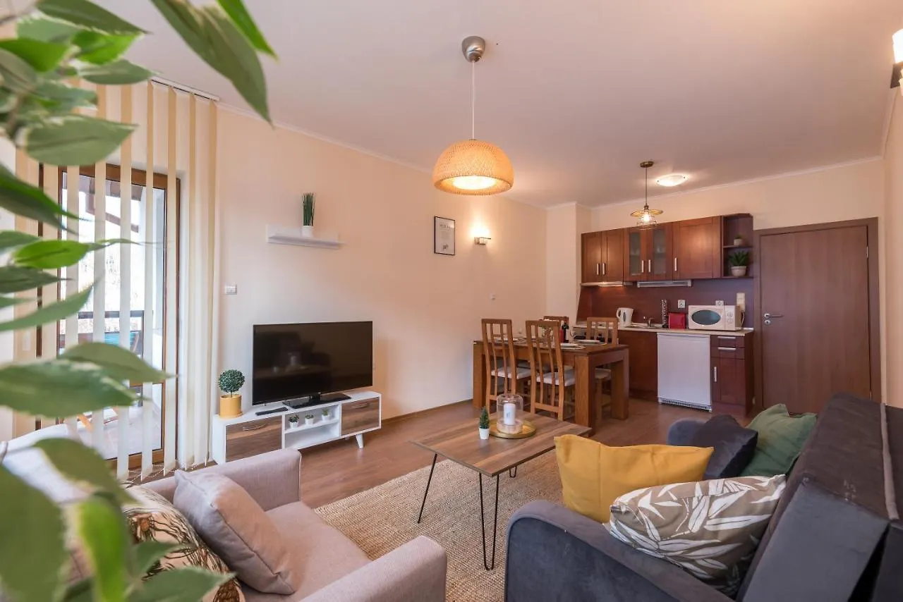 Charming Ski Apartments Near Gondola & Bar Street, Cedar Lodge 1 Complex Bansko