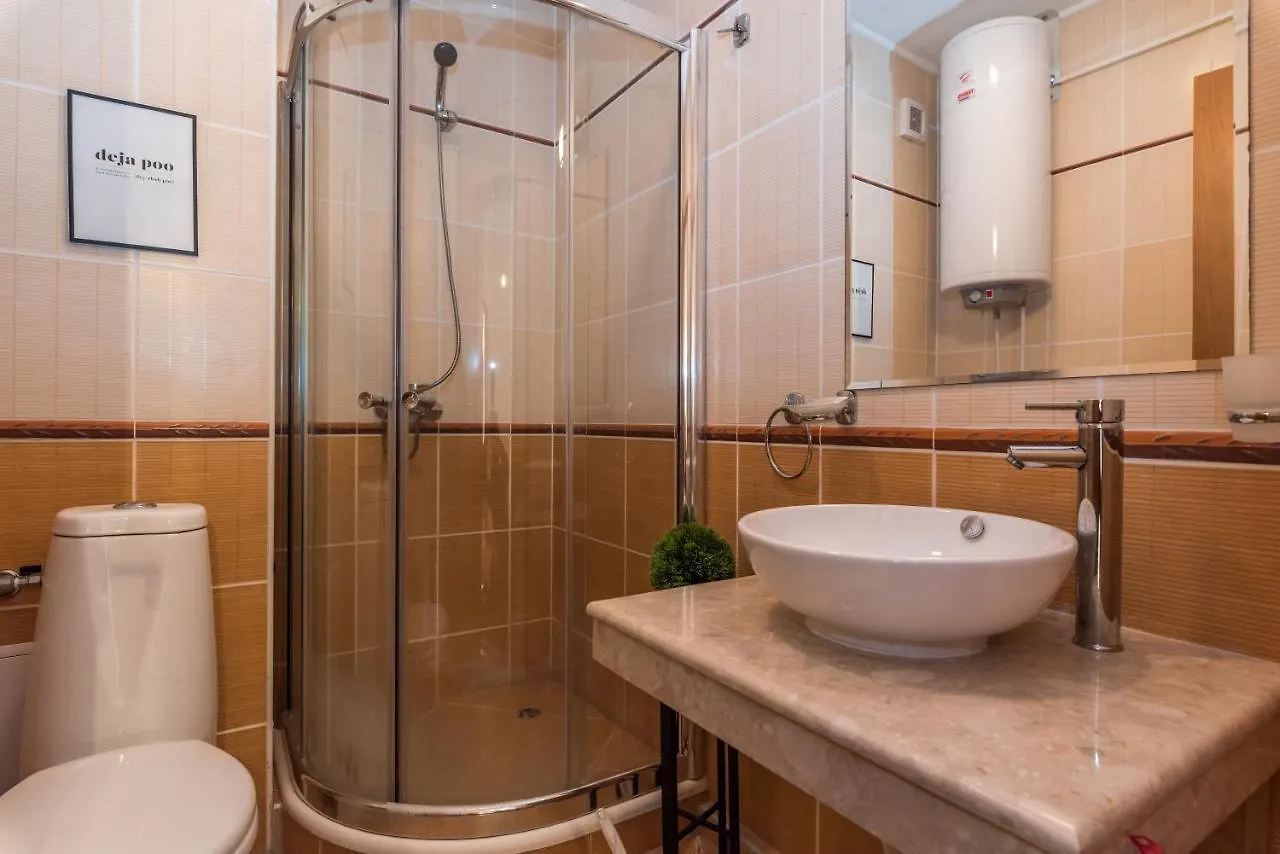 Charming Ski Apartments Near Gondola & Bar Street, Cedar Lodge 1 Complex Bansko
