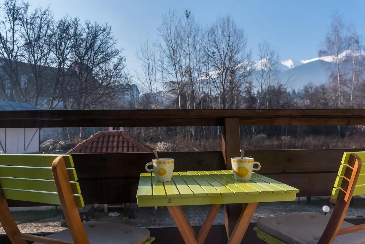 Charming Ski Apartments Near Gondola & Bar Street, Cedar Lodge 1 Complex Bansko