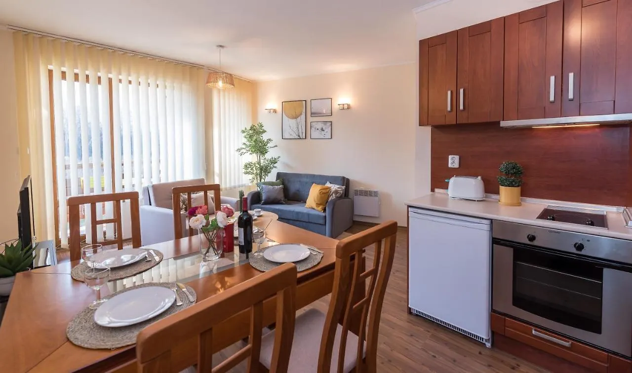 Charming Ski Apartments Near Gondola & Bar Street, Cedar Lodge 1 Complex Bansko