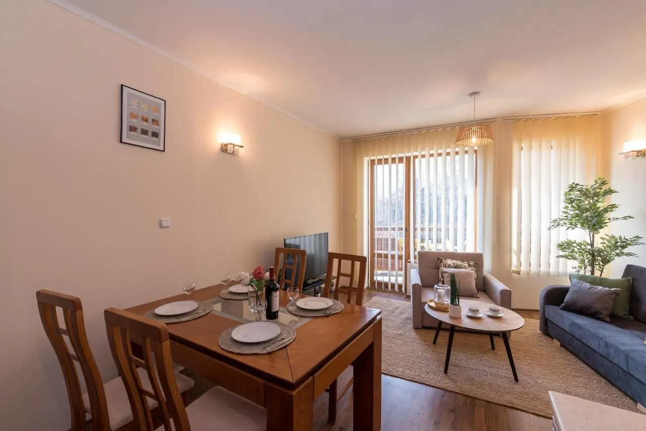 Charming Ski Apartments Near Gondola & Bar Street, Cedar Lodge 1 Complex Bansko Bulgaria