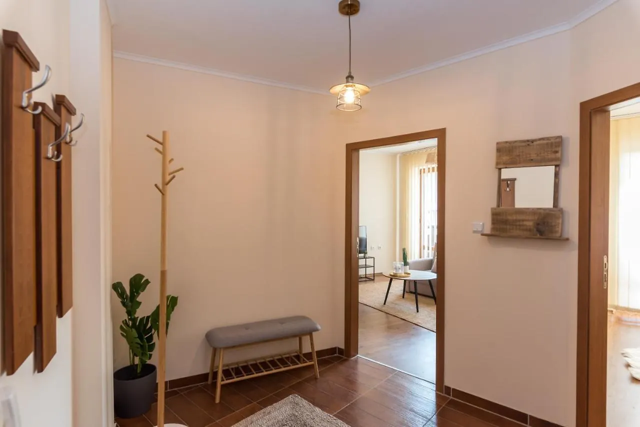 Charming Ski Apartments Near Gondola & Bar Street, Cedar Lodge 1 Complex Bansko Bulgaria