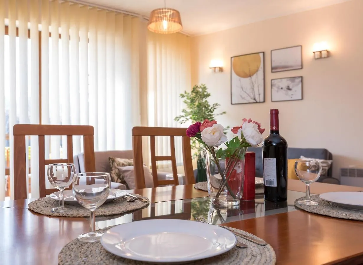 Charming Ski Apartments Near Gondola & Bar Street, Cedar Lodge 1 Complex Bansko