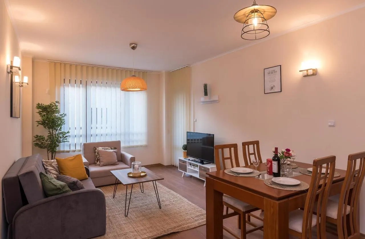 Charming Ski Apartments Near Gondola & Bar Street, Cedar Lodge 1 Complex Bansko