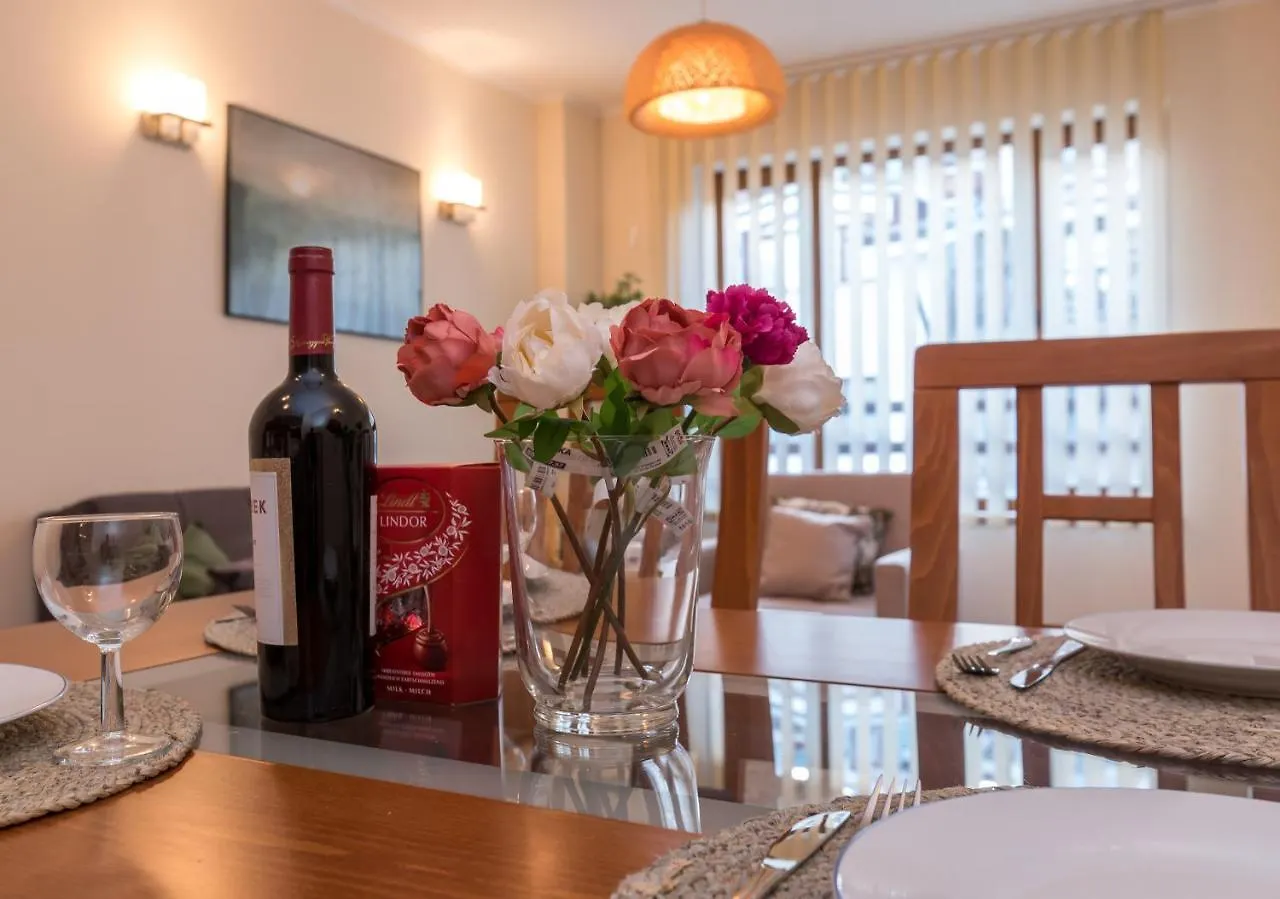 Charming Ski Apartments Near Gondola & Bar Street, Cedar Lodge 1 Complex Bansko