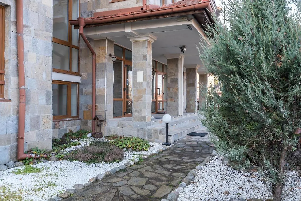 Charming Ski Apartments Near Gondola & Bar Street, Cedar Lodge 1 Complex Bansko