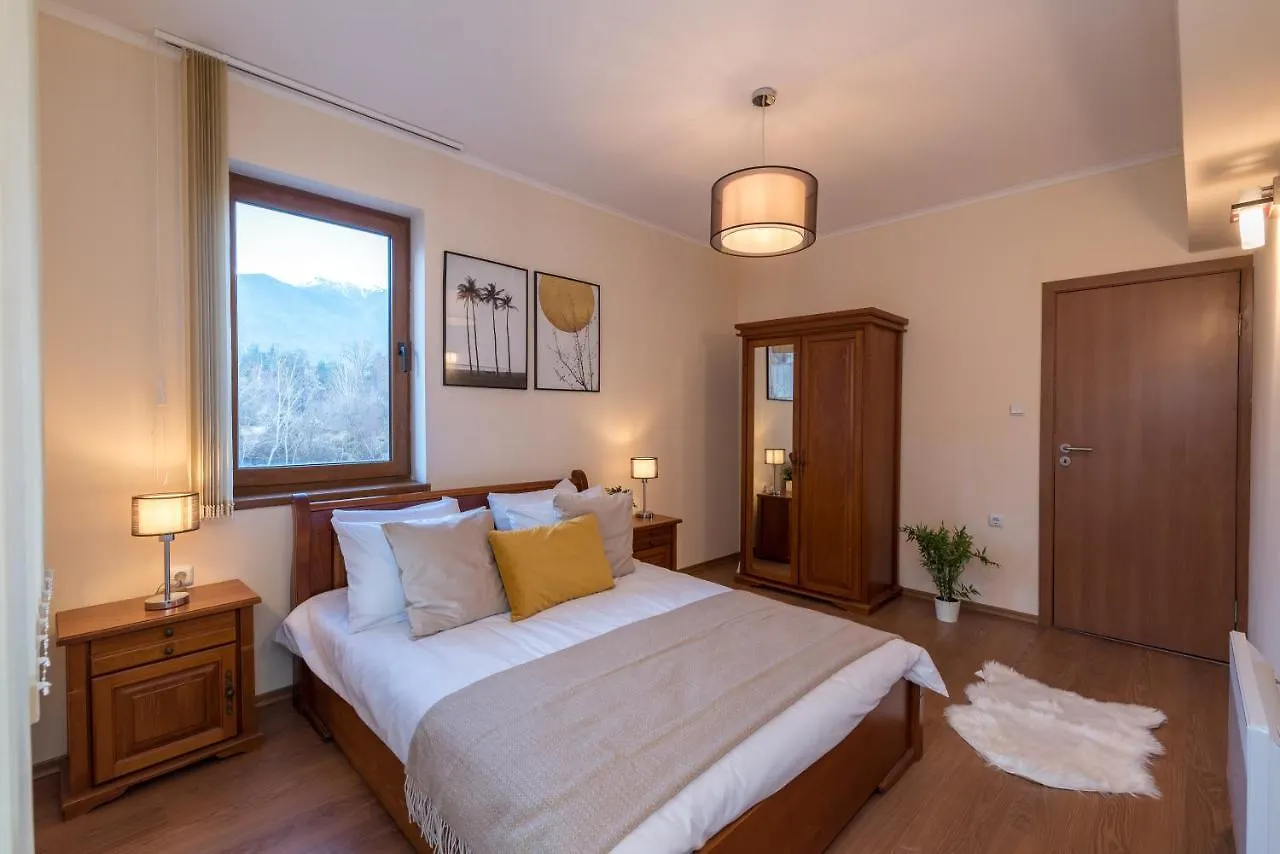 Charming Ski Apartments Near Gondola & Bar Street, Cedar Lodge 1 Complex Bansko
