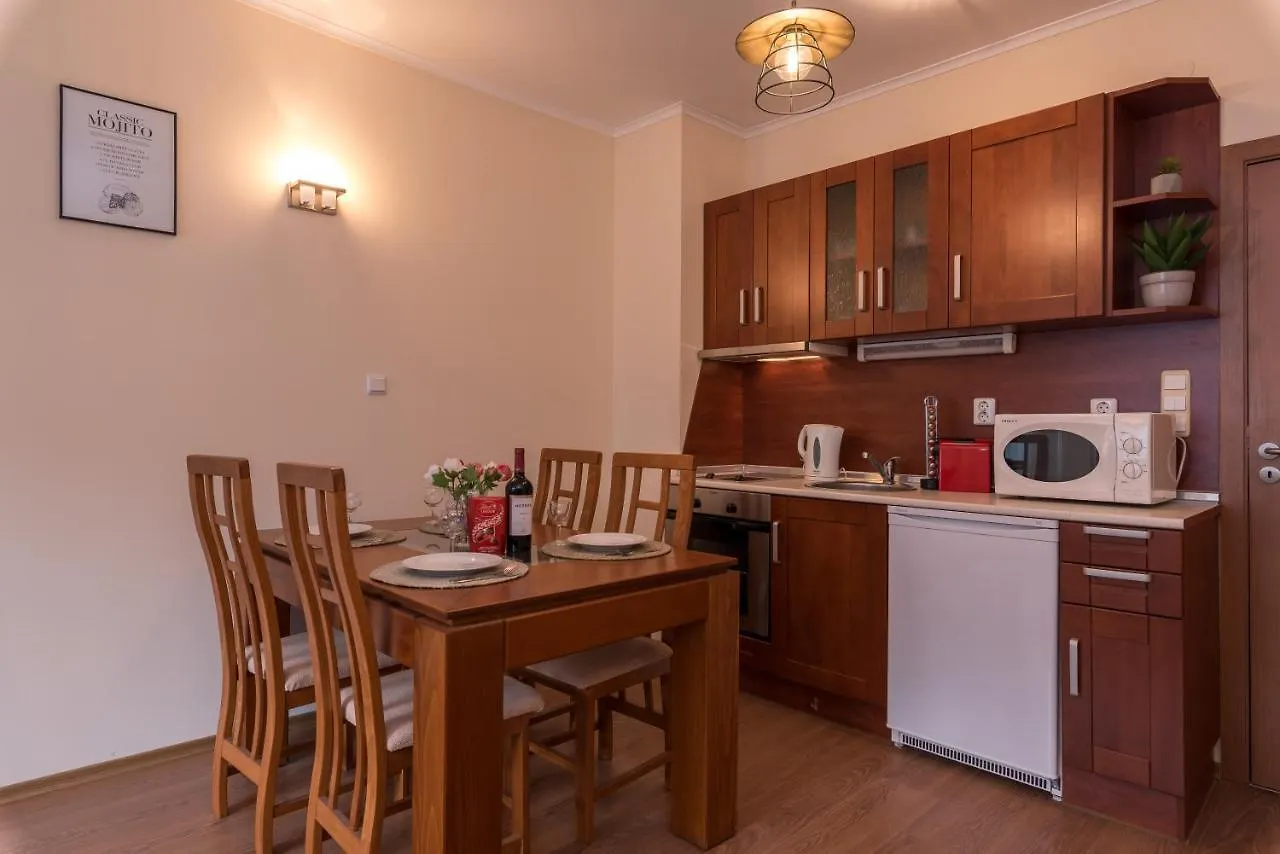Charming Ski Apartments Near Gondola & Bar Street, Cedar Lodge 1 Complex Bansko Bulgaria
