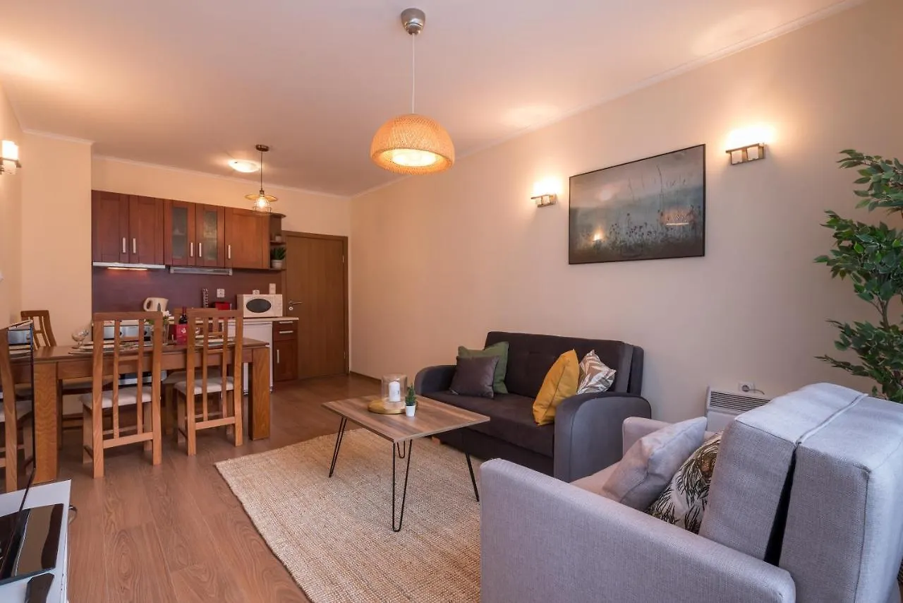 Charming Ski Apartments Near Gondola & Bar Street, Cedar Lodge 1 Complex Bansko